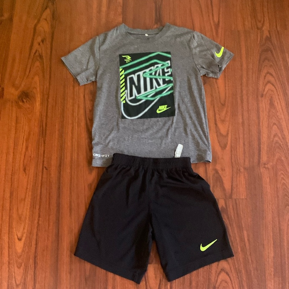 Boy’s Nike Dri-fit Matching Set shirt and shorts Size 7